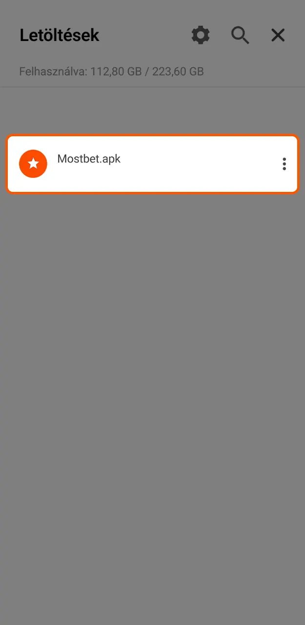 Telepítse a Mostbet alkalmazást a készülékére.